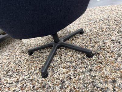 F141 fauteuil met poef blauw stof - afbeelding 9