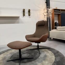 586 Fauteuil met Hocker Stof leer