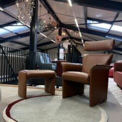 Aqua Fauteuil met hocker Bruin leer
