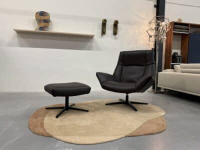 De sede 149 fauteuil met voetenbank bruin leer