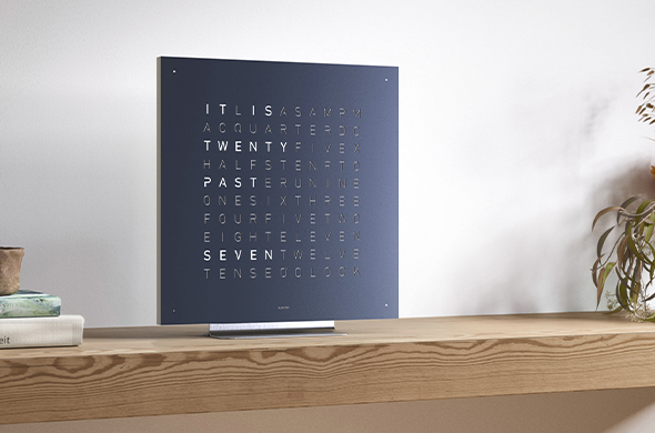 Van ledden exclusief - qlocktwo earth universe8
